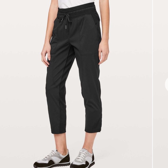 Lululemon Dance Studio Crop *25" Pants 
Black - Picture 1 of 15